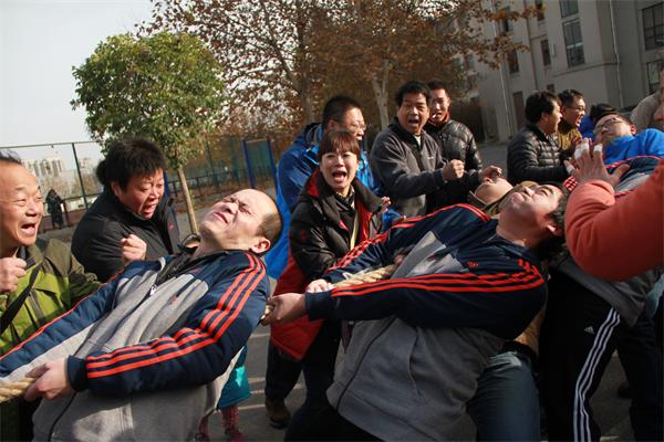 复件 激烈拼搏.jpg