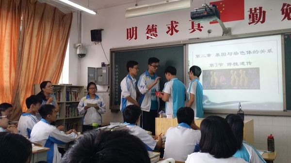 调整大小 李志杰老师和学生互动.jpg