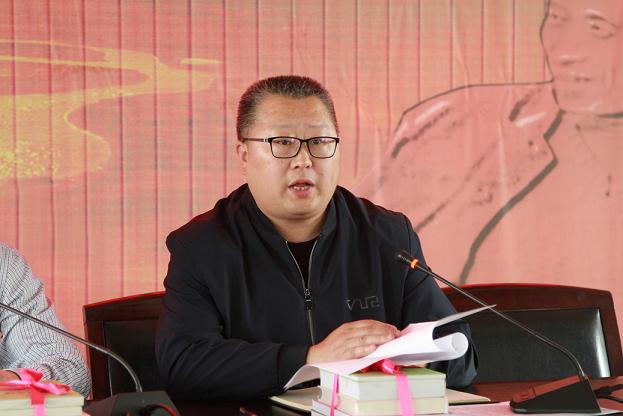 翟新召副校长主持会议并安排布置2017年精神文明建设工作.JPG