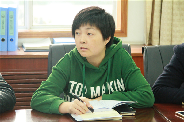 党务员孙宁对党费收缴情况作详细解答