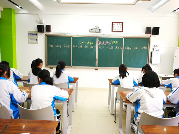 召开年级学生代表会议_副本.jpg