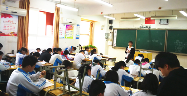 宋艳老师积极宣传本次活动_副本.jpg