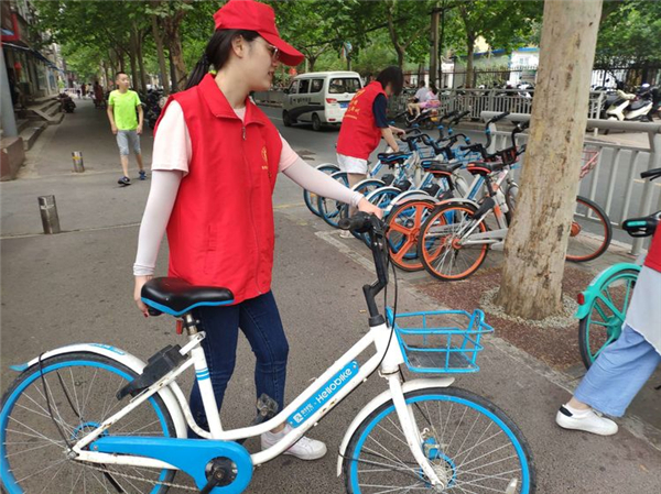 摆放共享单车