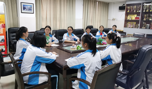 主席部长开会.jpg